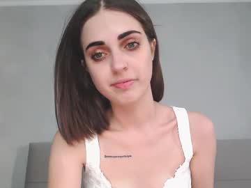 Kendi_Snow Chaturbate stream image from February 14, 2025