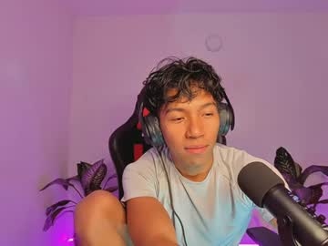 Amdrix21 Chaturbate stream image from February 14, 2025