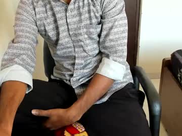 Uncutraja Chaturbate stream image from February 14, 2025