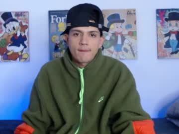 Andersonz98 Chaturbate stream image from February 14, 2025