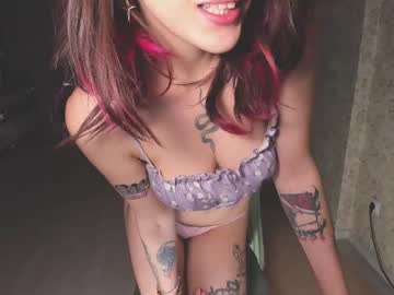 Ohmygoddestkimmy Chaturbate stream image from February 14, 2025