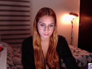 Carolayn12 Chaturbate stream image from February 14, 2025