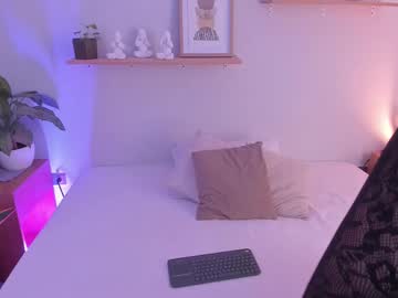Moll1e_ Chaturbate stream image from February 14, 2025