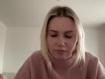 Elaraluxxxe Chaturbate stream image from February 14, 2025