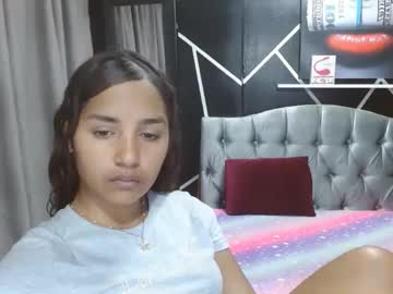Sophia_Ladypetite Chaturbate stream image from February 14, 2025