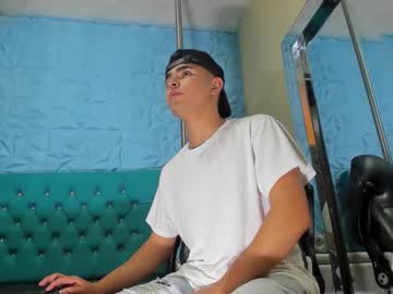 Lianfoxxx Chaturbate stream image from February 14, 2025