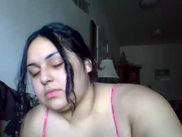 Prettylillyy02 Chaturbate stream image from February 14, 2025