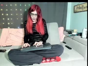 Roxihazeleyes Chaturbate stream image from February 14, 2025