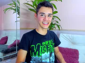 Angelo_Foxxx Chaturbate stream image from February 14, 2025