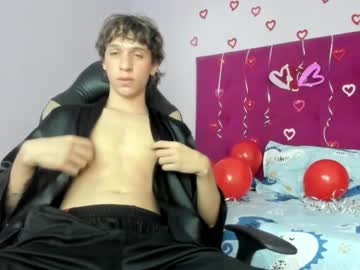 Areswood1 Chaturbate stream image from February 14, 2025
