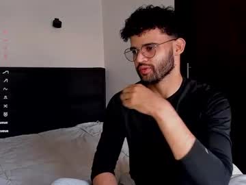 Chrisandrew_ Chaturbate stream image from February 14, 2025