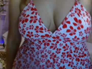 Italagomez Chaturbate stream image from February 15, 2025