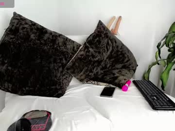 Hiilarydoll_ Chaturbate stream image from February 15, 2025