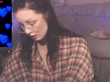 Britneybarker Chaturbate stream image from February 15, 2025