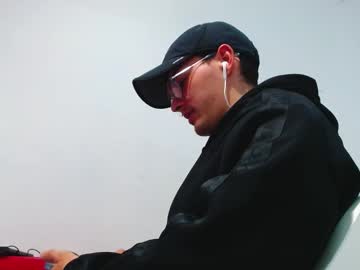 Lightxtreme Chaturbate stream image from February 15, 2025