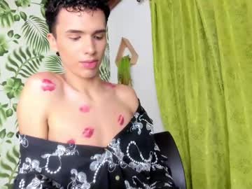 Seantroyy Chaturbate stream image from February 15, 2025