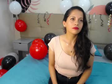 Julietamom Chaturbate stream image from February 15, 2025