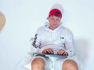 Mitchellburns Chaturbate stream image from February 15, 2025