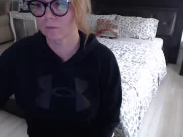 Milfbiglips38 stream image from February 15, 2025
