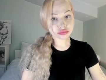 Nicole_Yo Chaturbate stream image from February 15, 2025