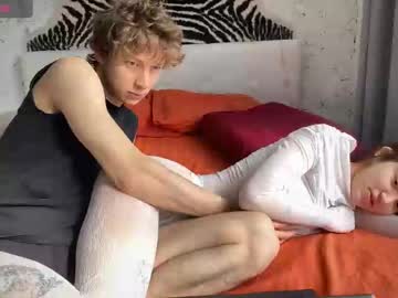 El1askye Chaturbate stream image from February 15, 2025
