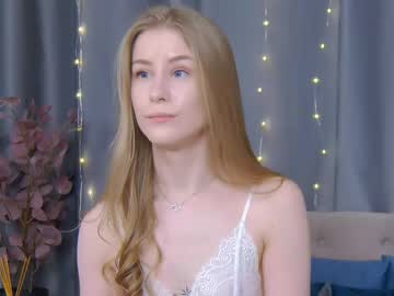Violetswone Chaturbate stream image from February 15, 2025