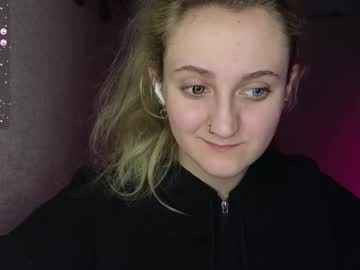 Frosty_Blueberries4 Chaturbate stream image from February 15, 2025