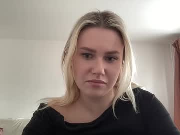 Elaraluxxxe Chaturbate stream image from February 15, 2025