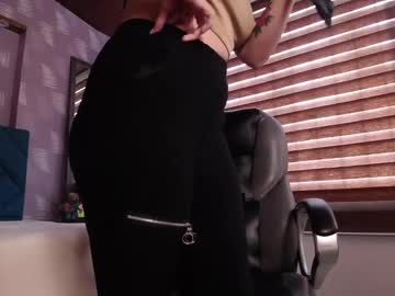 Moony_14 Chaturbate stream image from February 15, 2025