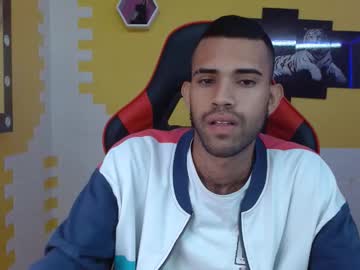 Adri_Sexboy Chaturbate stream image from February 15, 2025