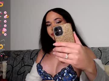Luara_ Chaturbate stream image from February 15, 2025