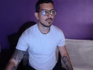 Hidenbook Chaturbate stream image from February 15, 2025
