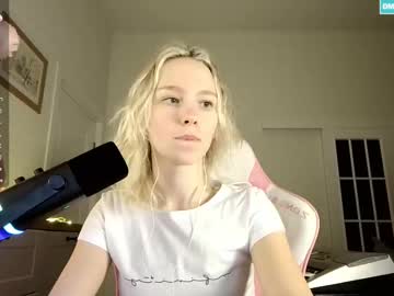 Yourlilian Chaturbate stream image from February 15, 2025