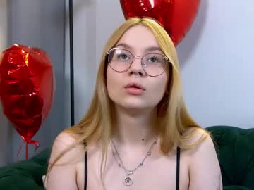 Adelenberry Chaturbate stream image from February 15, 2025