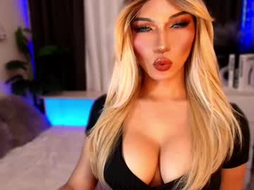 Queenslavehunterxxx Chaturbate stream image from February 15, 2025