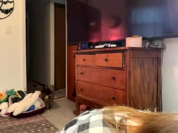 Maroon_Moon Chaturbate stream image from February 15, 2025