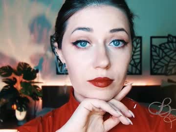Missbeverlymills Chaturbate stream image from February 15, 2025