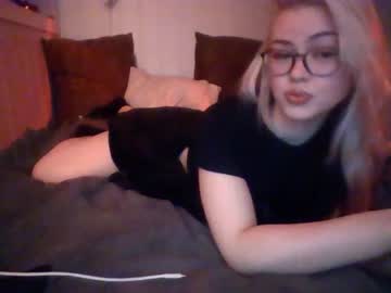 Kittywould Chaturbate stream image from February 15, 2025