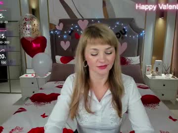 Annasimonsj Chaturbate stream image from February 16, 2025