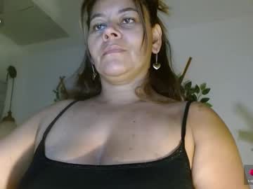 Yahannablu Chaturbate stream image from February 16, 2025