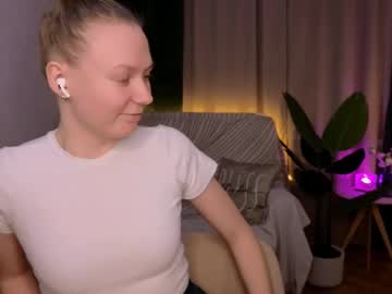 Carolyncohen Chaturbate stream image from February 16, 2025