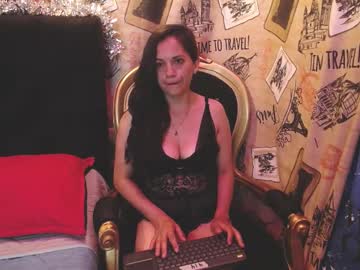 Julietamom Chaturbate stream image from February 16, 2025
