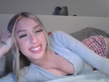 Mollymckay Chaturbate stream image from February 16, 2025