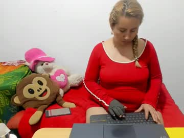 Luna_Fantasstic Chaturbate stream image from February 16, 2025