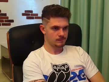 Kavinakul Chaturbate stream image from February 16, 2025