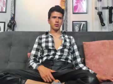 Dom2traveler Chaturbate stream image from February 16, 2025