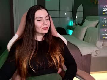 Foxohlove Chaturbate stream image from February 16, 2025