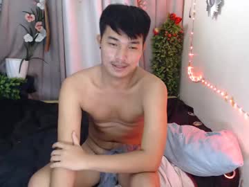 Ur_Hugechinito Chaturbate stream image from February 16, 2025