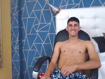 Jakemoxleey Chaturbate stream image from February 16, 2025