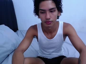 Tayronx33 Chaturbate stream image from February 16, 2025